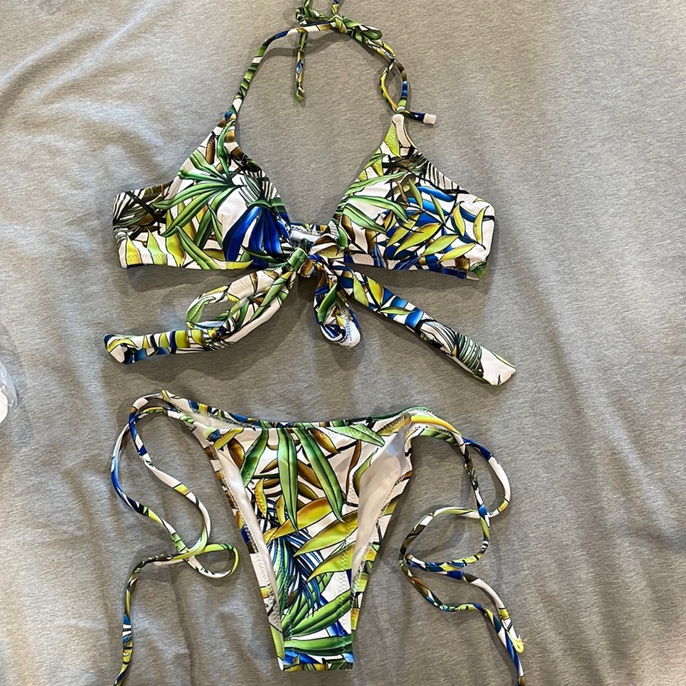 Brand New floral pattern bikini with tie in front bikini top. Size M